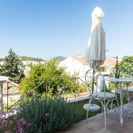 Gaura - Comfort One-bedroom With Terrace Ντουμπρόβνικ