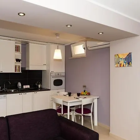 Gaura - Comfort One-bedroom With Terrace *