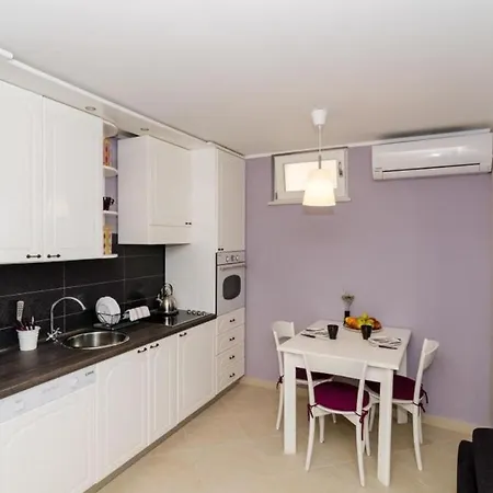 Gaura - Comfort One-bedroom With Terrace *
