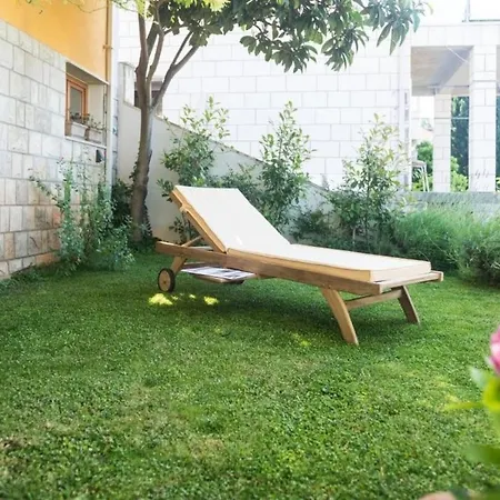 Gaura - Comfort One-bedroom With Terrace *
